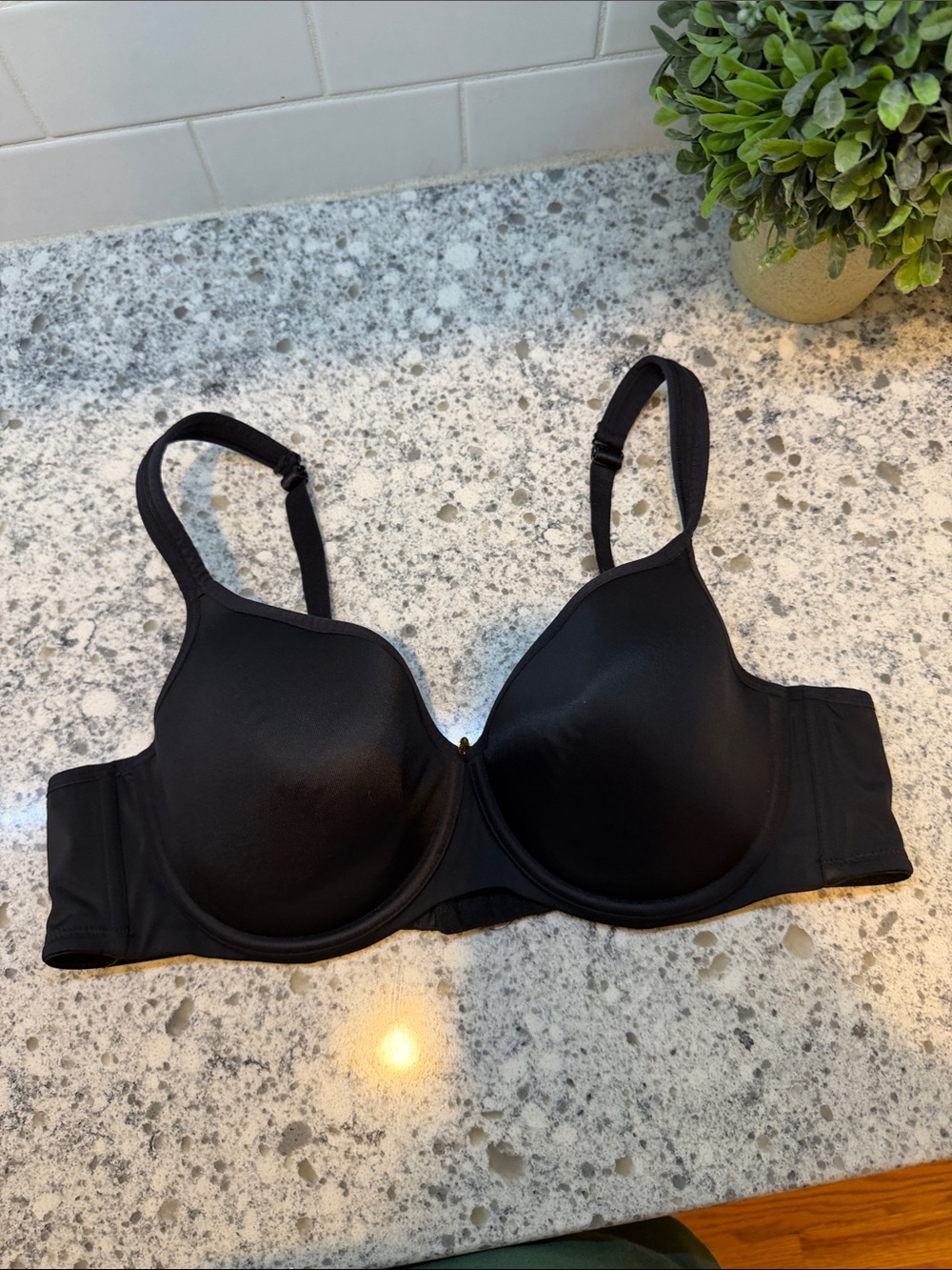 Essential Bodywear Black Everyday T-Shirt Bra - Smooth Underwire Support 42B